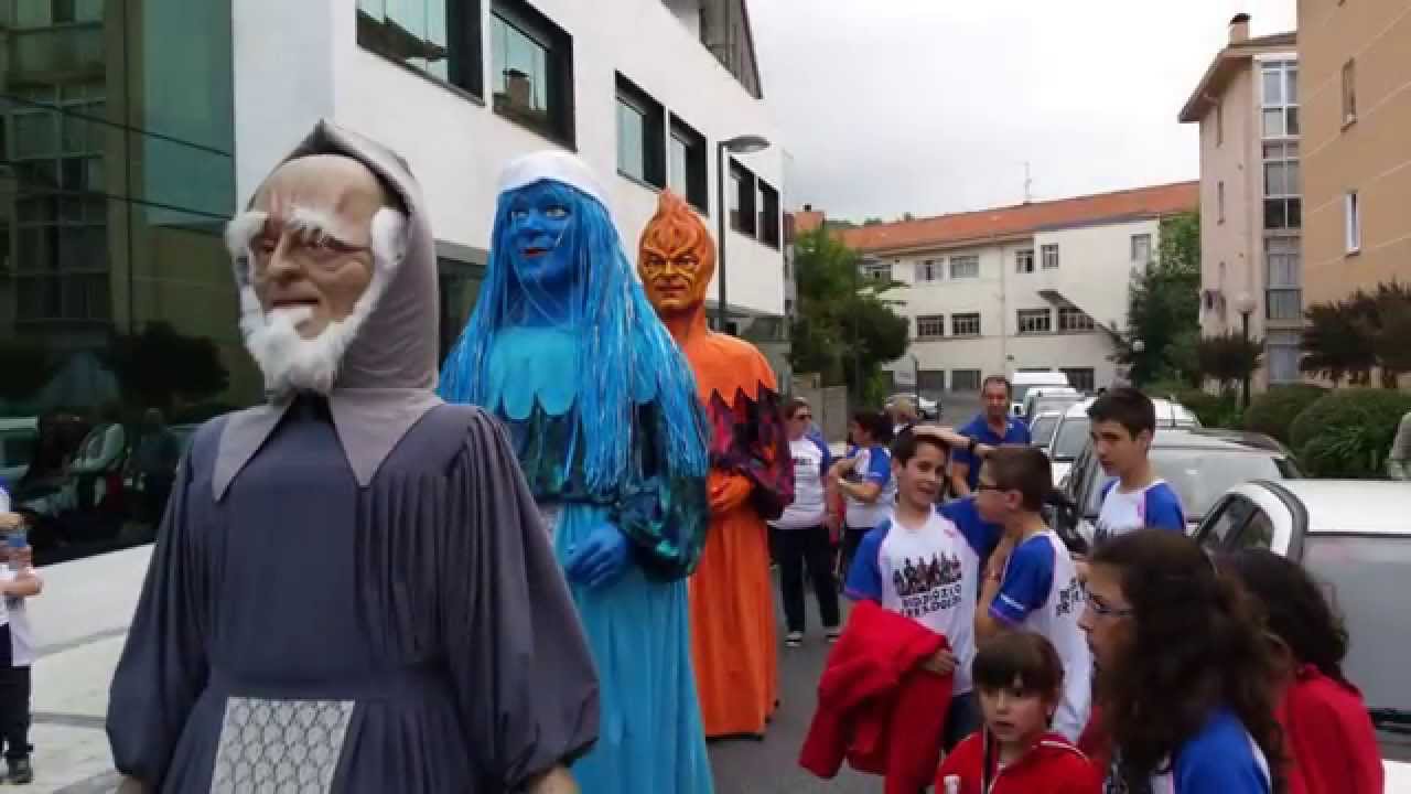 Bidasoako Erraldoiak en fiestas de BELASKOENEA  12 de Junio de  2015