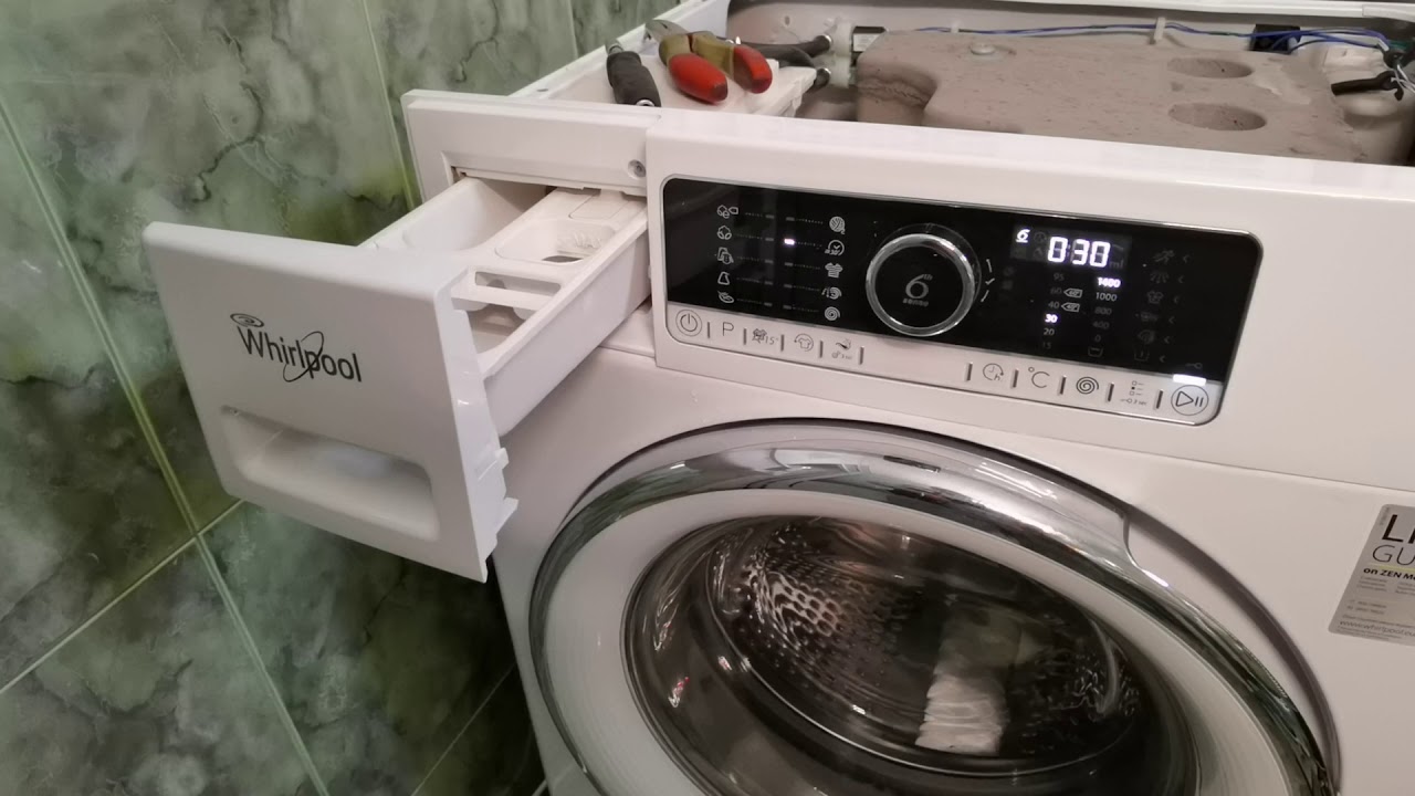 Whirlpool FSCR80423 ZEN curge apa din ea