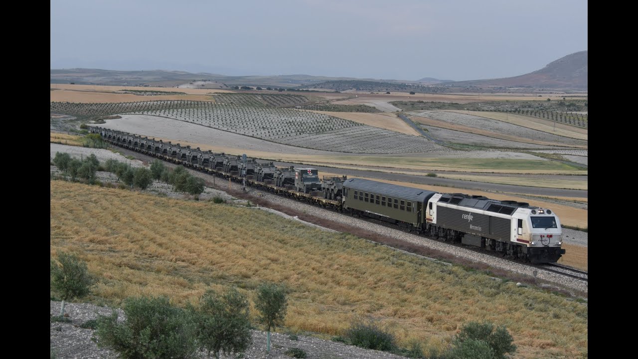 Trenes militares de la Legión regresan a Viator tras realizar maniobras en San Gregorio