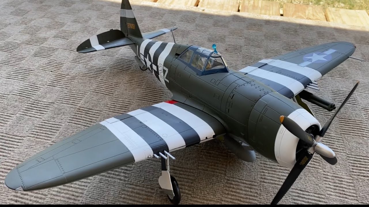 1:18 P-47D Thunderbolt  (21st Century Toys) Unboxing and Assembly