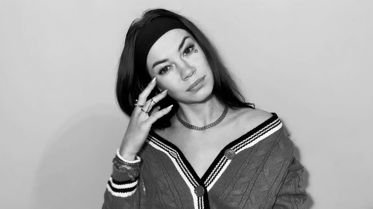 Eshlaini Mare - Random thoughts and feelings (Official Lyric Video)