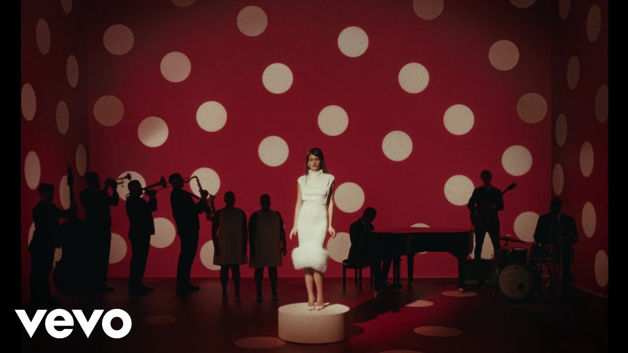 SIENNA SPIRO - Great Expectation (Official Music Video)