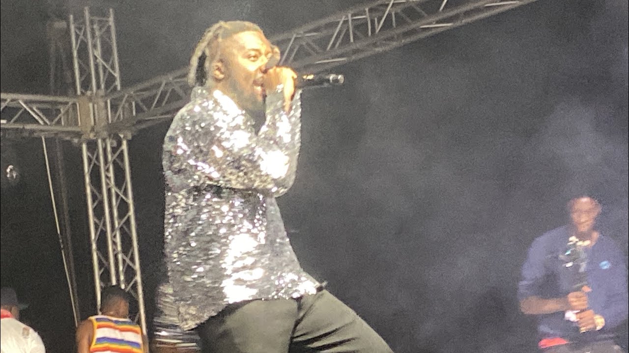 So S@d😭😢AMERADO HAIR ￼CATCHES FIRE 🔥 PERFORMING ON STAGE @ MY MOTHERLAND CONCERT IN EJISU🔥🔥🔥