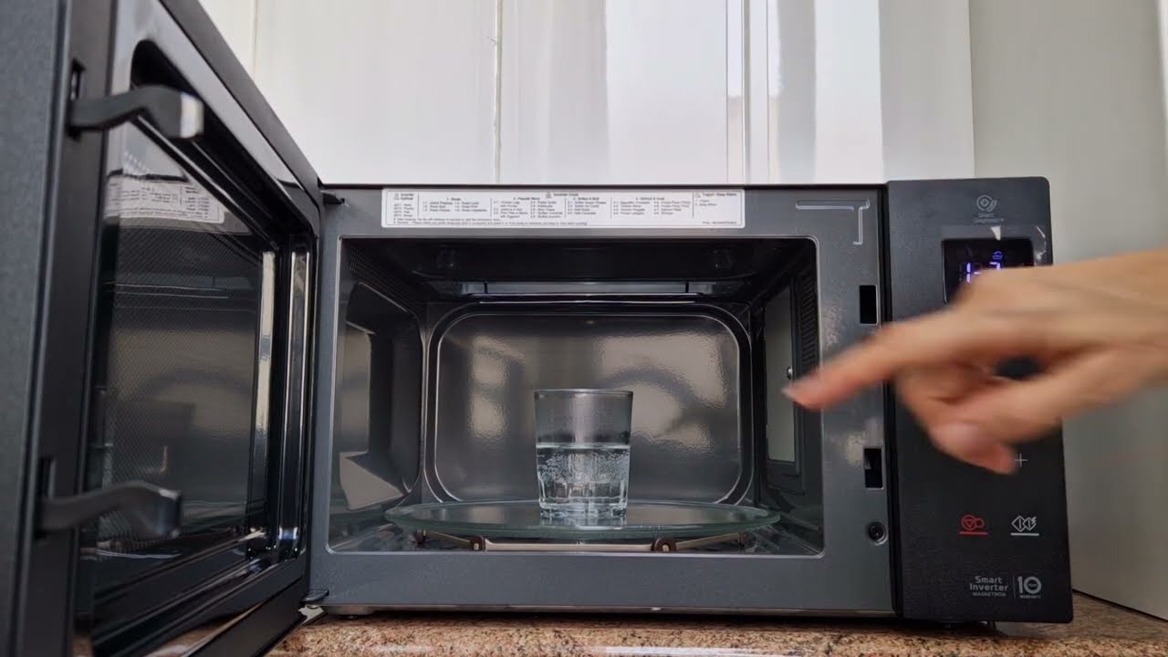 Desempaquetado  y pruebas de manejo de botones del microndas LG SmartInverter de 23 l MH6336GIB