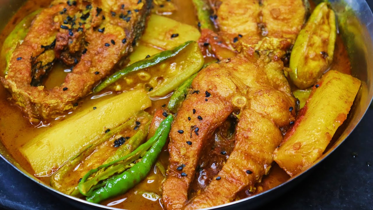 এই গরমে আলু পটল দিয়ে হালকা পাতলা মাছের ঝোল গরম ভাতে মন ভরে যাবে | Alu Potol Diye Rui Macher Jhol
