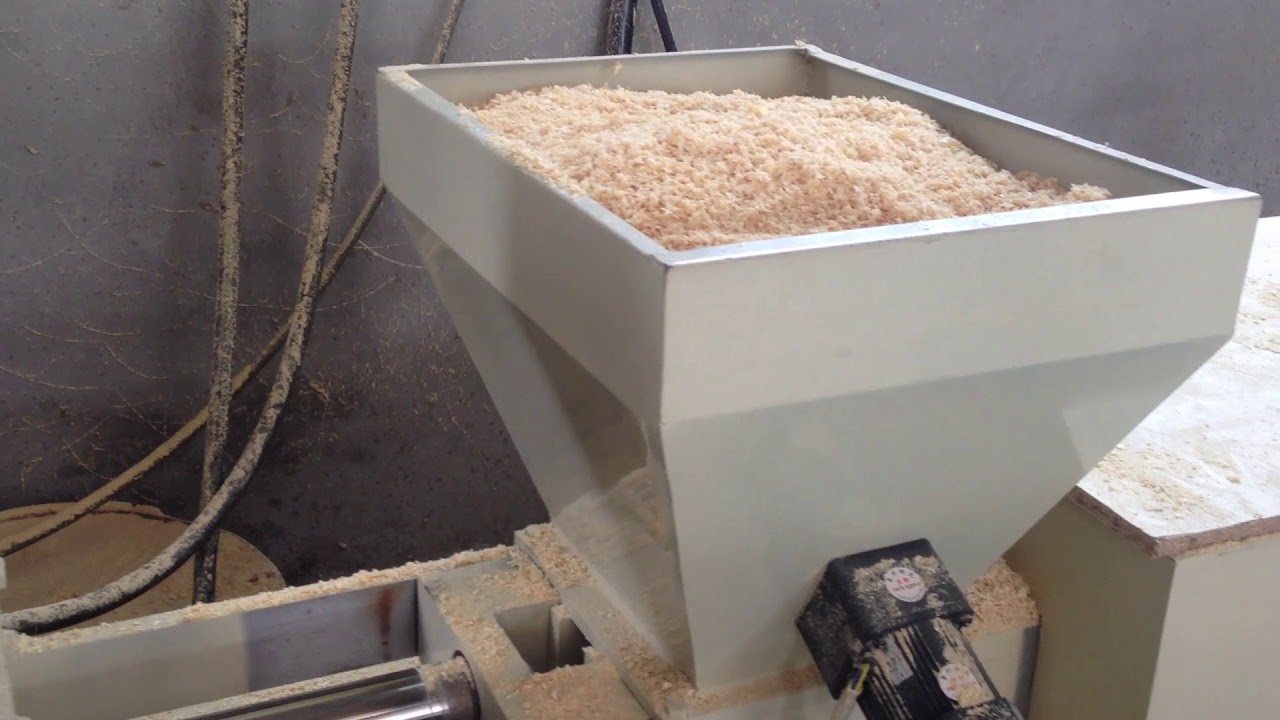 Four head wood sawdust block machine