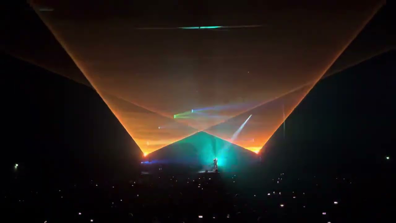 Brit Floyd - Sorrow (intro) live in Amsterdam 2024