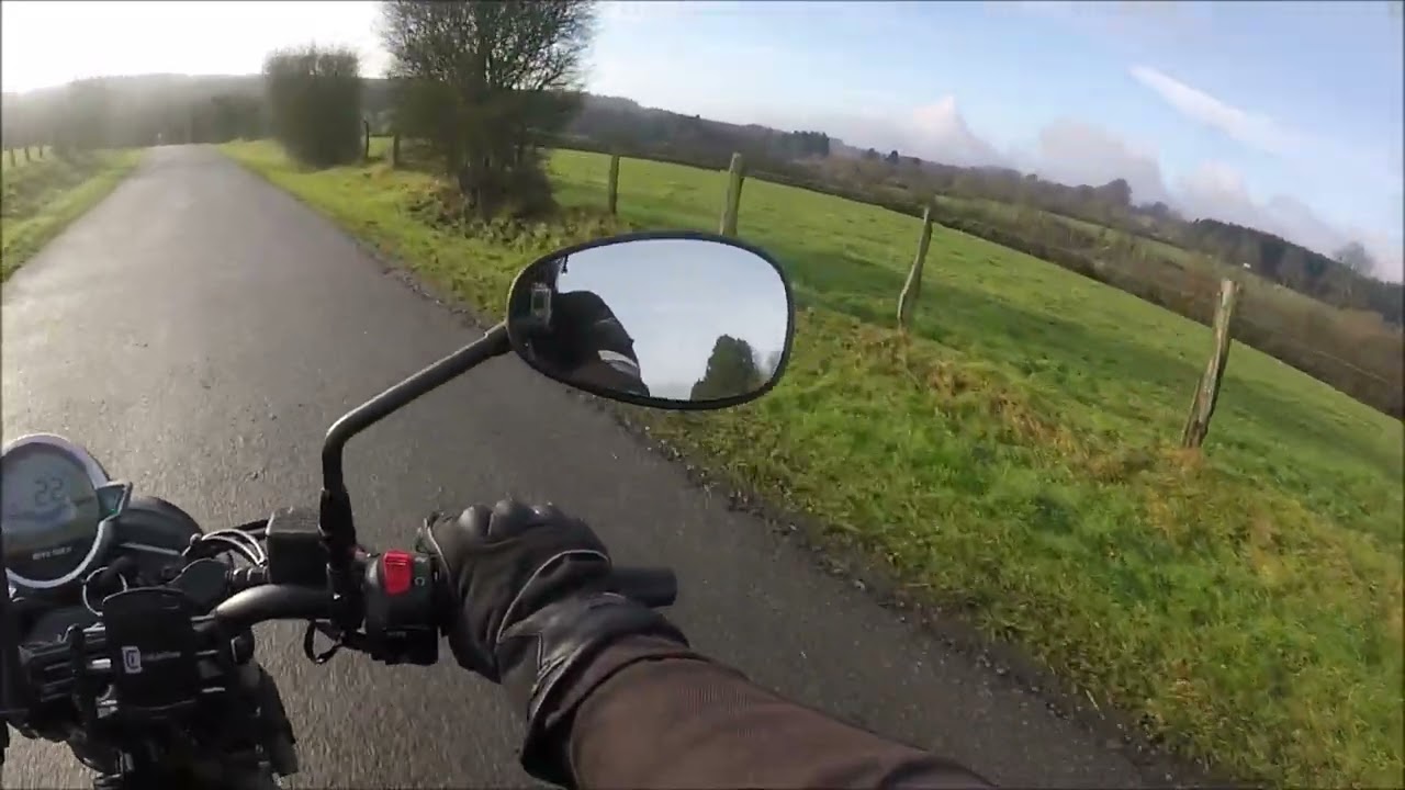 De Vencimont à Louette-Saint-Pierre / Moto Guzzi V7 Stone 850
