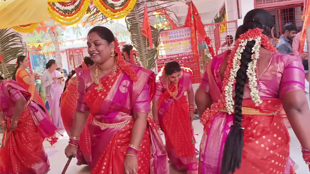 పల్లె జానపద సొబగు – రాములవారి పాటకు ఆడిన కోలాటం 🌾