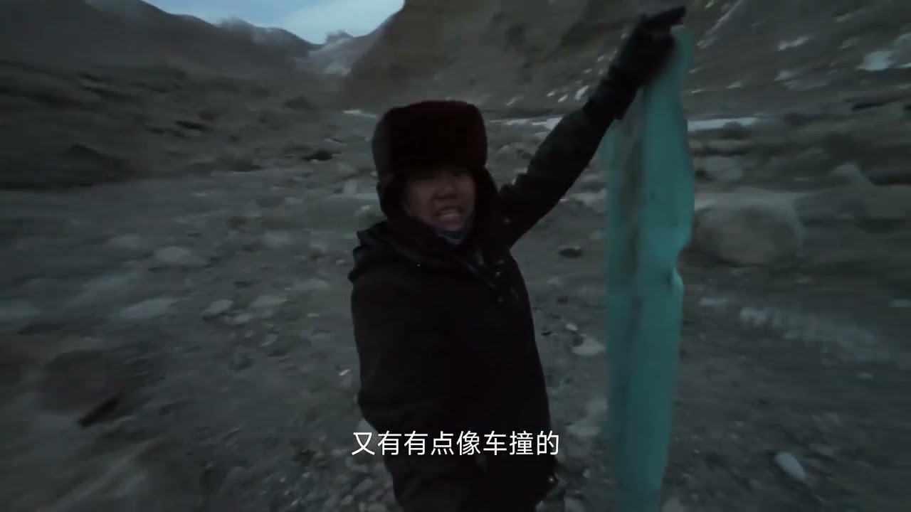 【田七浪迹天涯-忆往昔】姑娘独住深山阴森可怖小屋，河水结冰凿冰做饭，胆子不是一般大#田七浪迹天涯#穷游的田七#骑行#骑行 #田七穷游祖国