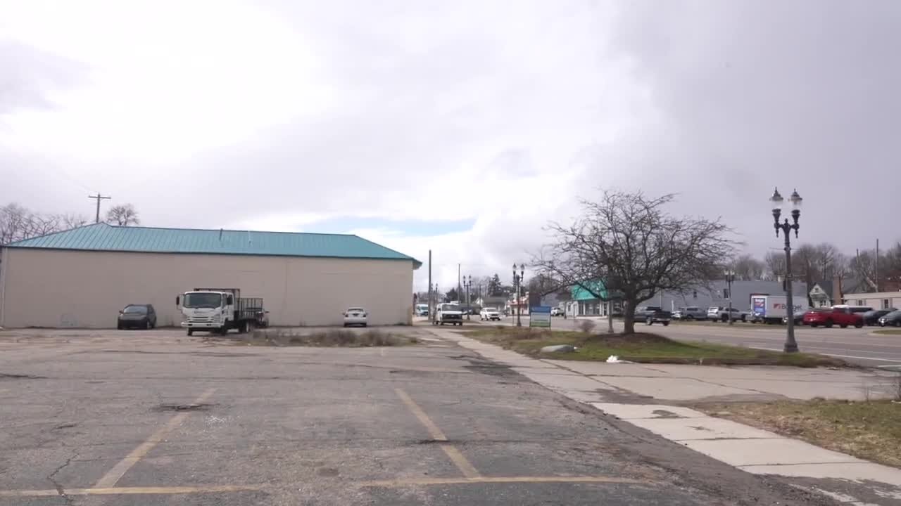 Chaos outside Mac’s Bar: Lansing man critically injured in Friday shooting