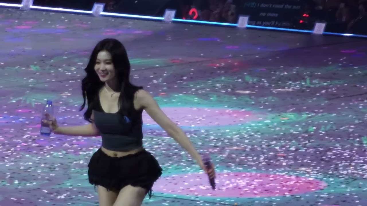 20251213 TWICE ＜THIS IS FOR＞ WORLD TOUR IN BANGKOK (P11)