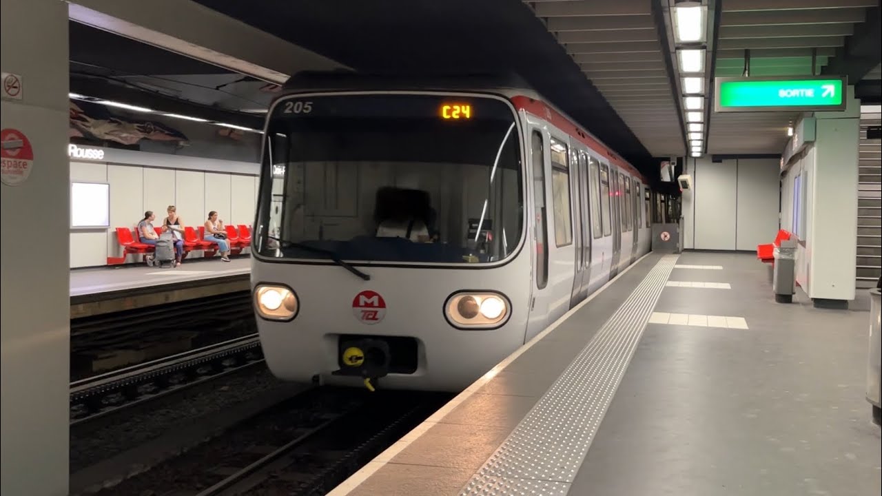Métro de Lyon Ligne C (TCL) MCL80 à Croix-Rousse