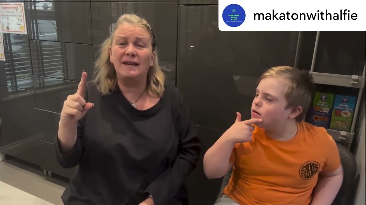 Makaton for ‘TO SPEAK / TO TALK’ 🗣️