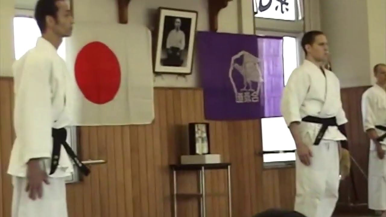 Self-defence demonstration from the Graduation Enbu – Aikido Senshusei /. Riot Police course.