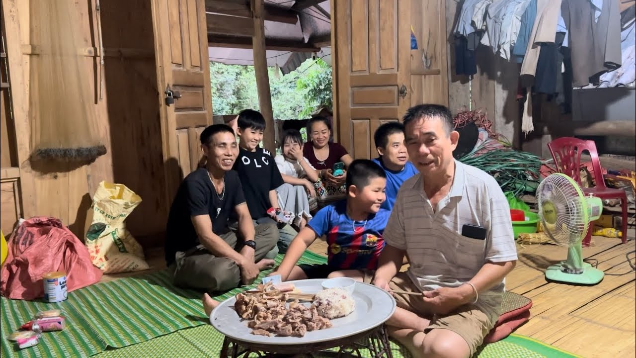 Cười Xỉu khi Người Y&ecirc;u của B&eacute; Hạt Ti&ecirc;u ngơ ng&aacute;c lần đầu tham gia phong tục L&agrave;m V&iacute;a của người th&aacute;i