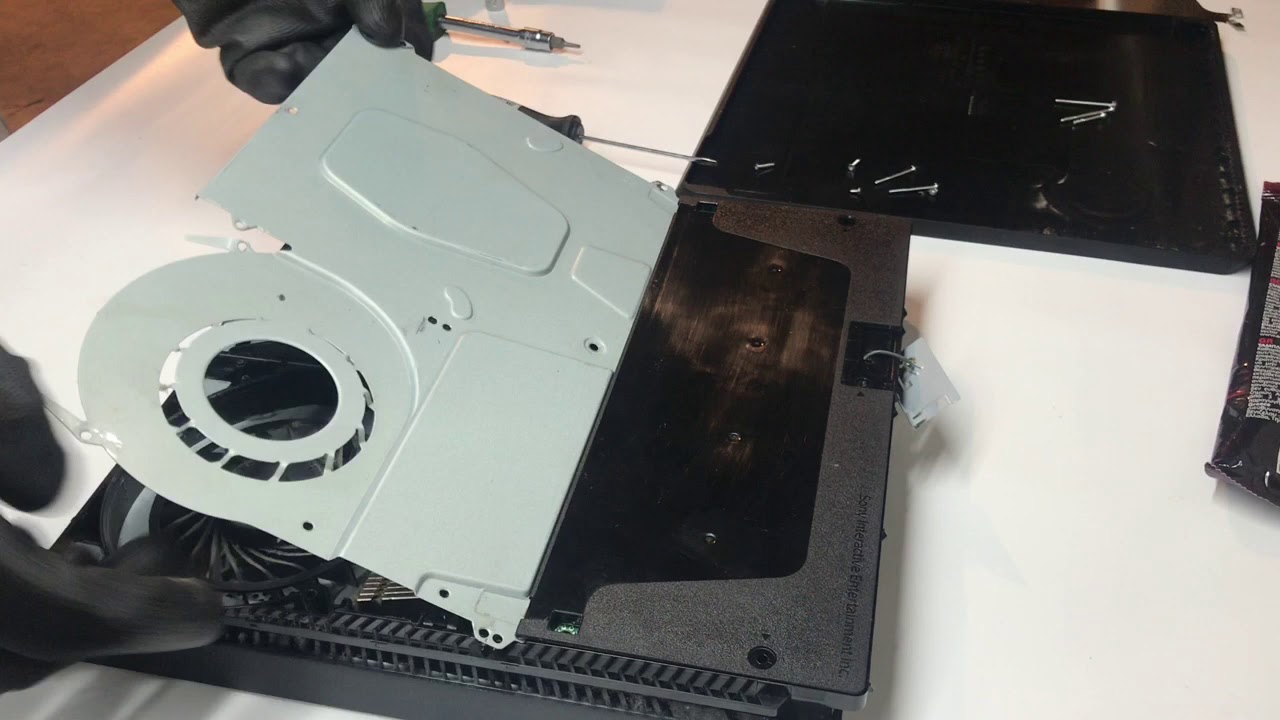 How to clean PS4 Slim