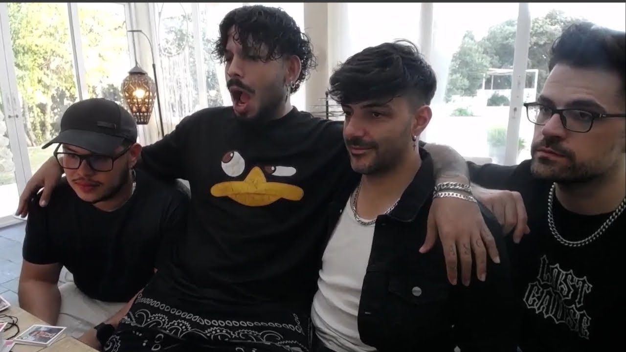 LAXXUZ se sienta en las piernas del JEFE  y le siente la tercera pierna🥵🥵🥵