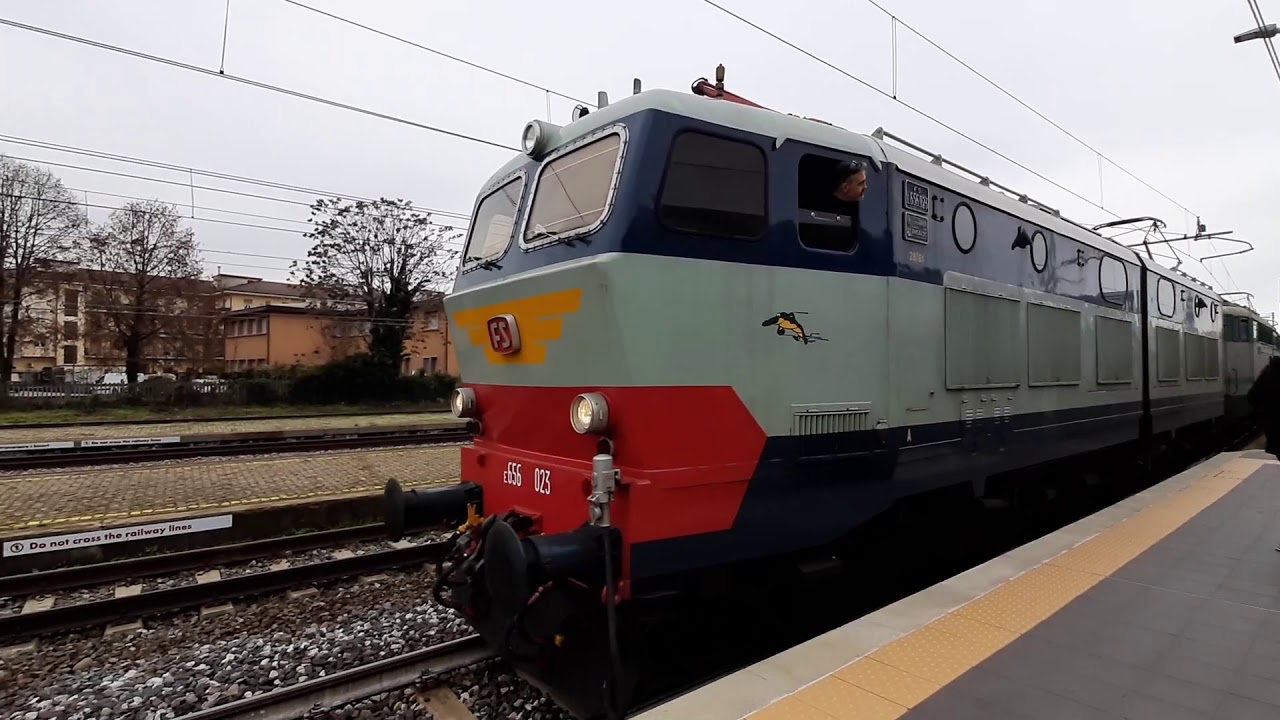 E656 ed E646 con treno storico a Bra