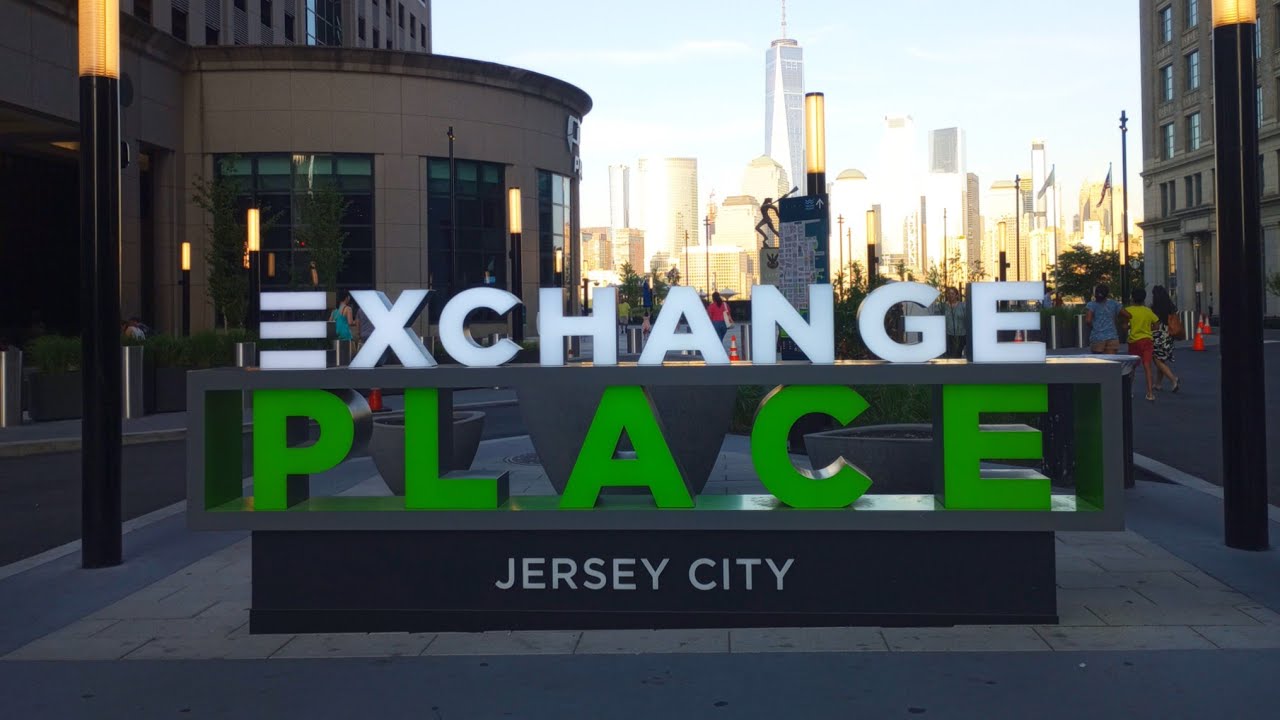 Walk tour inside Exchange Place district in Jersey City, New Jersey, USA