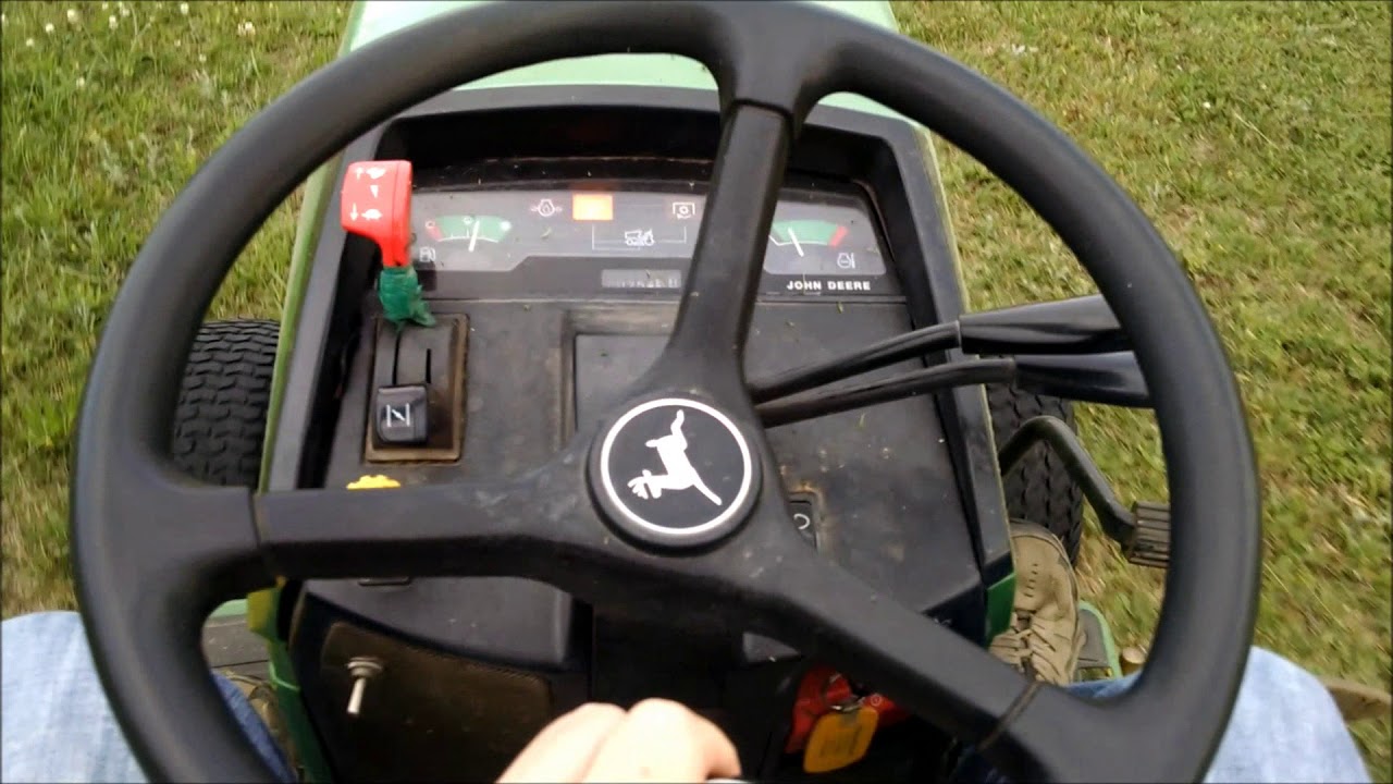 Mowing with John Deere 425