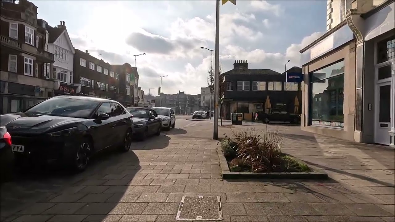 Virtual Walk - Eastbourne Town Centre To Seafront - February 2025 | kittikoko