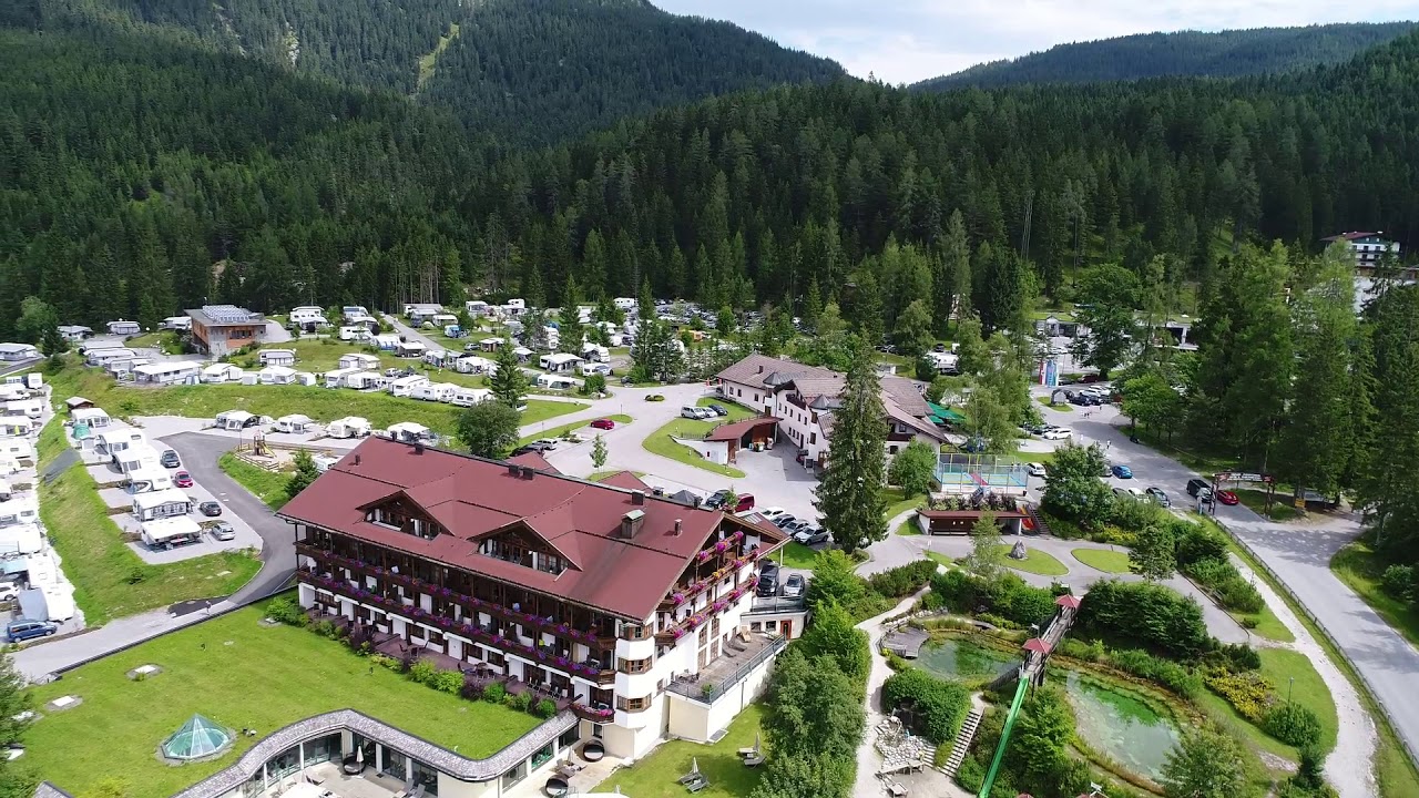 Ankommen im Urlaubsresort am Fu&szlig;e der Zugspitze