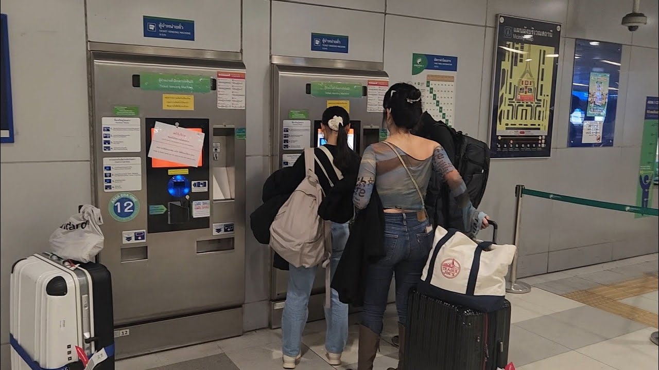 Барон Баба-Яга из Ruska Roma едет в центр Бангкока на Небесном экспрессе 💎 🚆 🌴