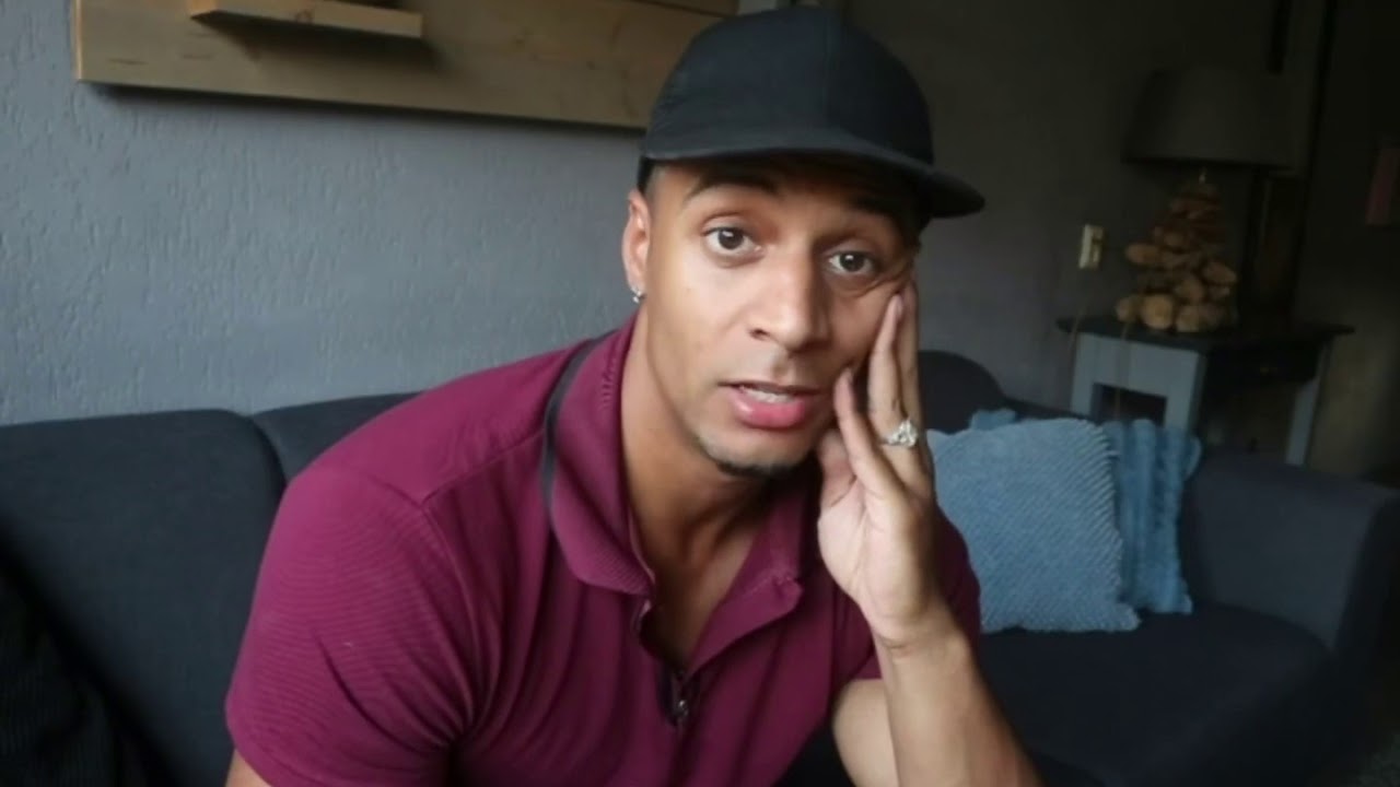 WIE BEN IK?  BEN IK GAY? VASTGEZETEN? SLAAPSTOORNIS? MIJN ECHTE NAAM IS NIET JAY