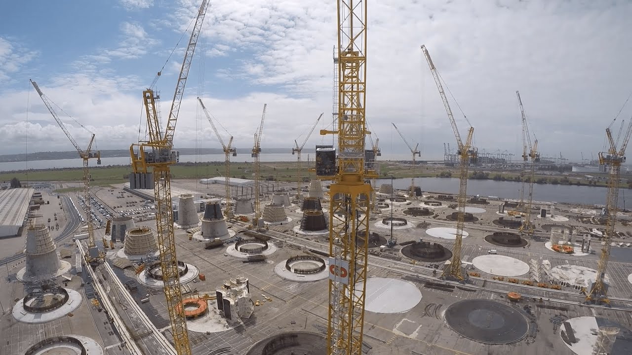 Erecting some MR608, Potain in Le Havre - Fécamp Wind Farm Project