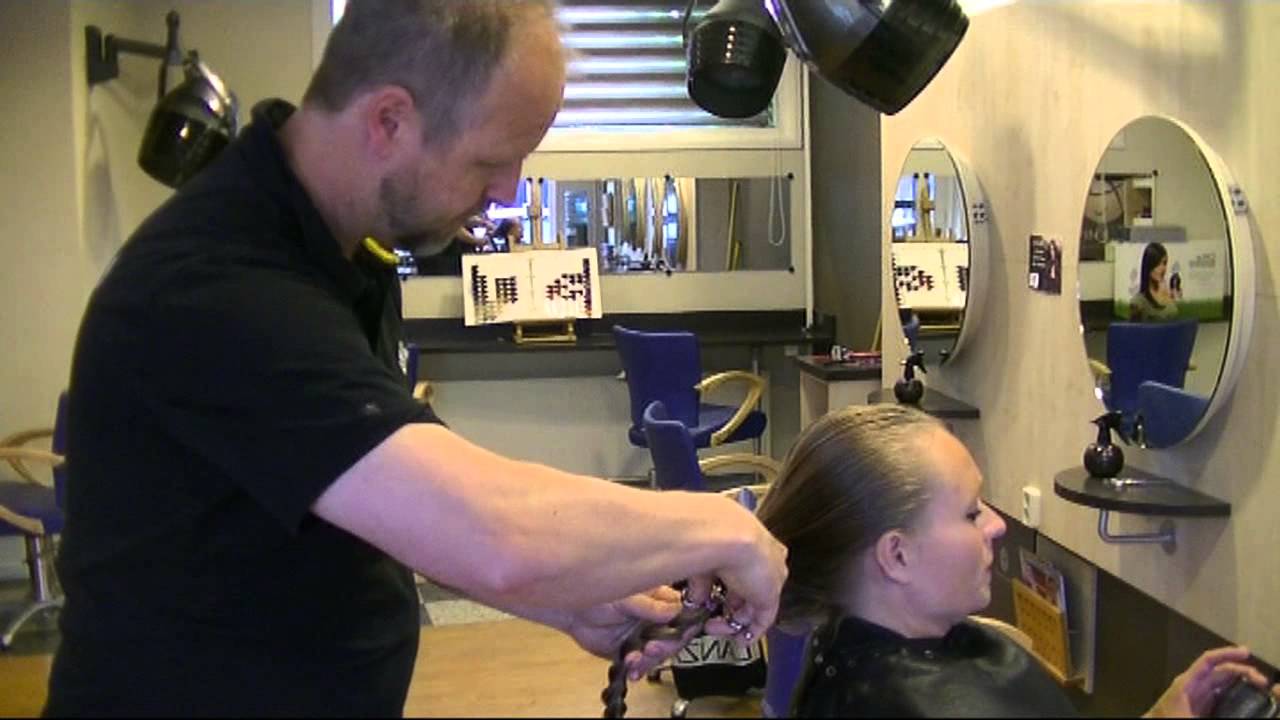 +40 cm haar er af van Vera voor stichting Haarwensen bij kapper Edwin Minnee ( video)