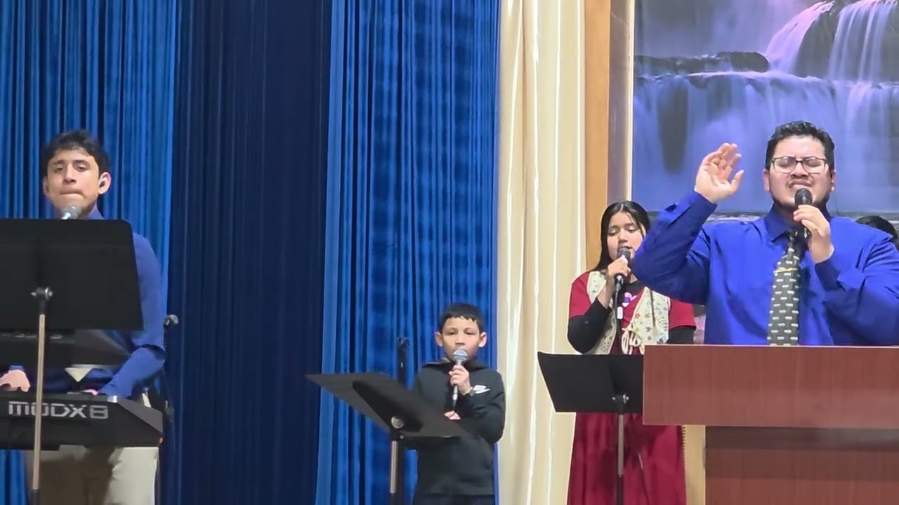DIOS BENDIGA Y SIGA USANDO A ESTOS PEQUEÑOS ..SIRVIENDO A DIOS