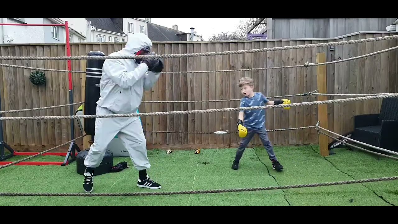 Oneface Mapacha  - MUAY THAI BOXING FITNESS AND ACROBATICS TRAINING TIME AT HOME GYM 