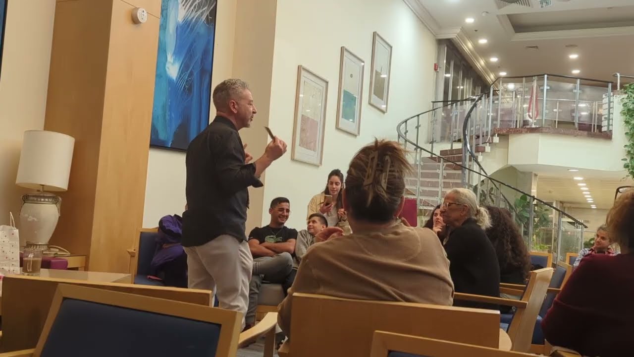 קטע מתוך הופעה למפונים משדרות במלון גרנד ביץ' תל אביב פברואר 2024