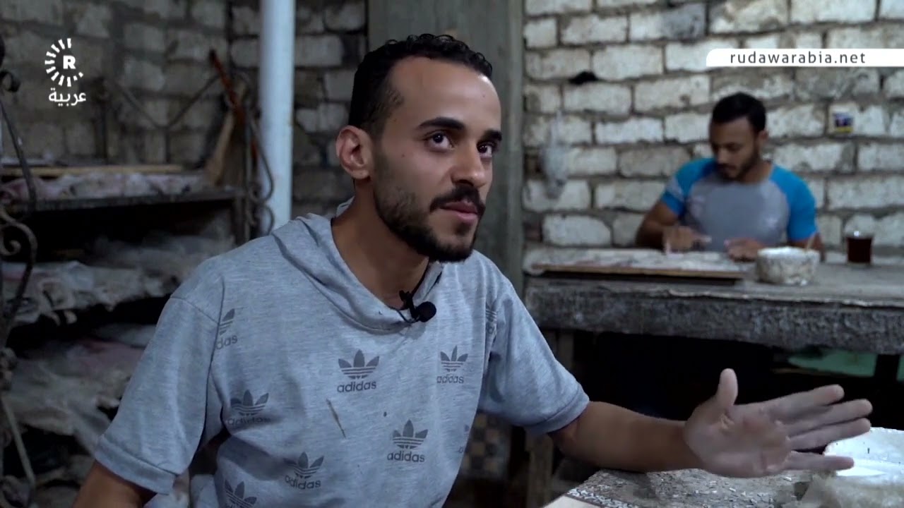 حرفة الفسيفساء الصدفية تتوارثها الأجيال في مصر