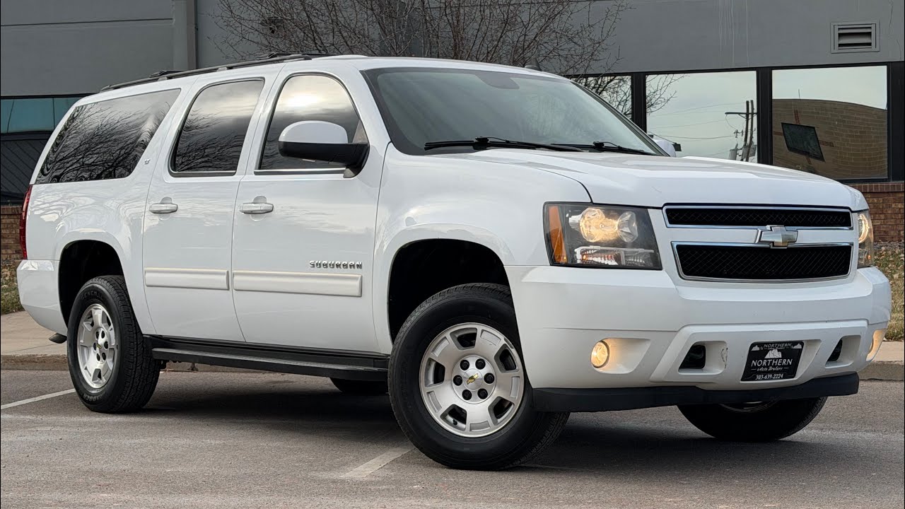 2011 Chevrolet Suburban LT.    