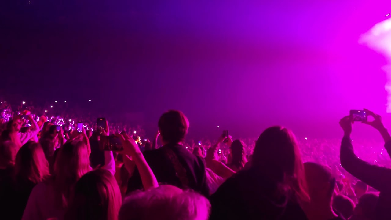 Mika - Big Girl (You Are Beautiful) suite avec Mika dans le public - live Strasbourg 10 mars 2024