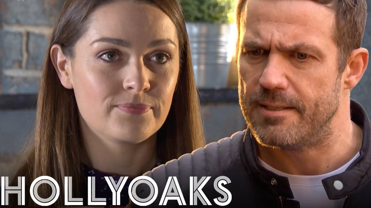 Warren Steps In To Help Sienna | Hollyoaks
