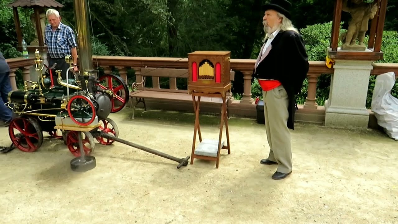 Parní lokomobila a flašinet z Tábora na Konopišti