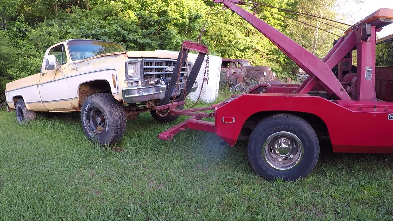 85 C30 Holmes 440 hooking the sling and the wheel lift