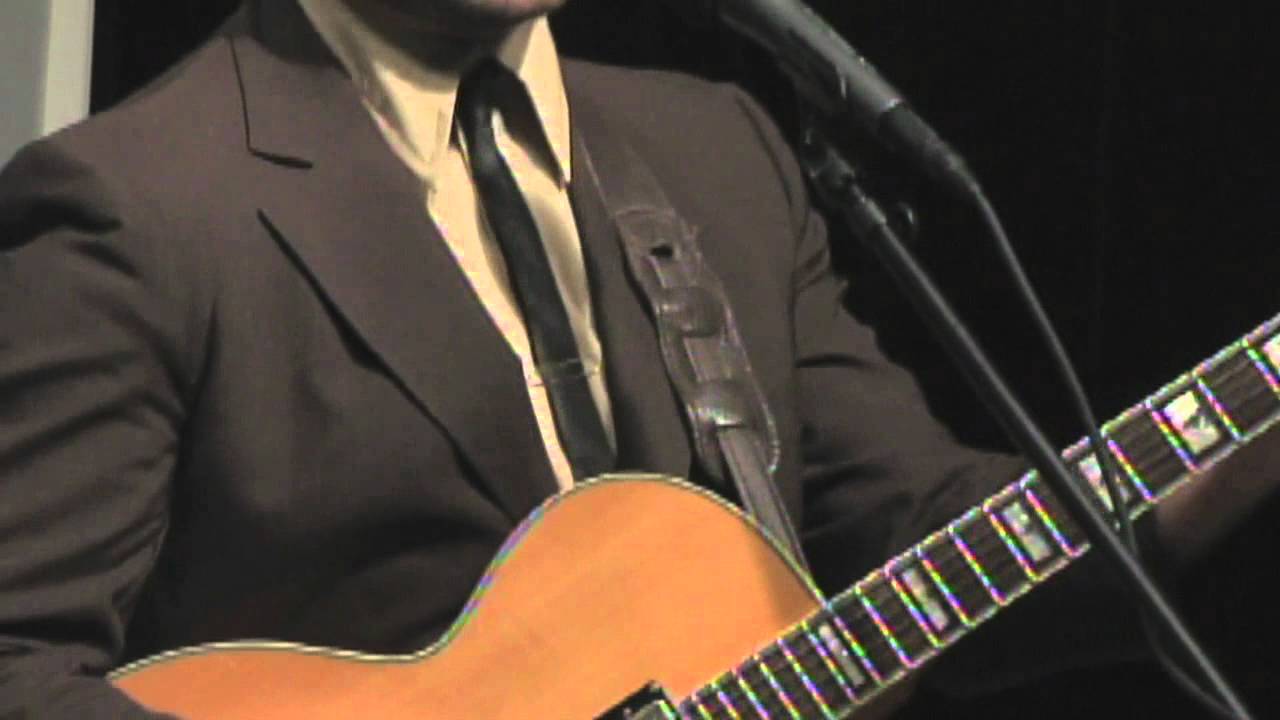 Jesse Dee plays 
