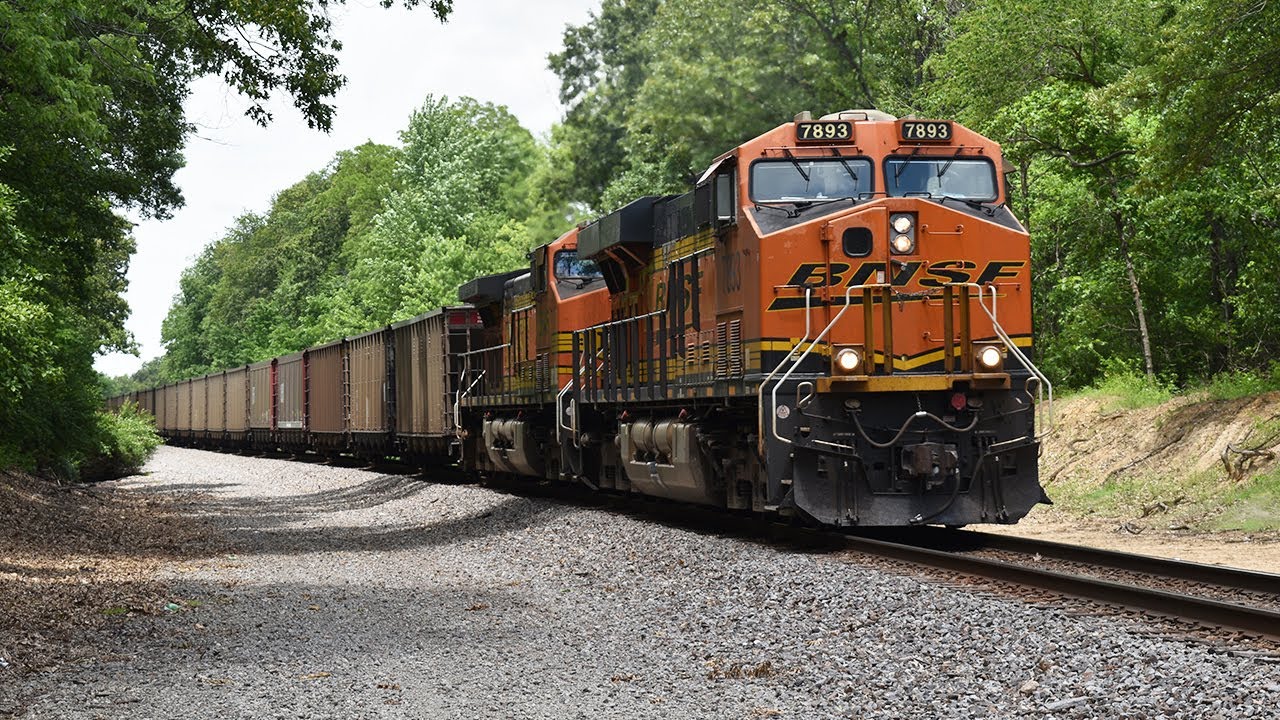 BNSF CATMJOJ and LCHI6571 south of Centralia, IL