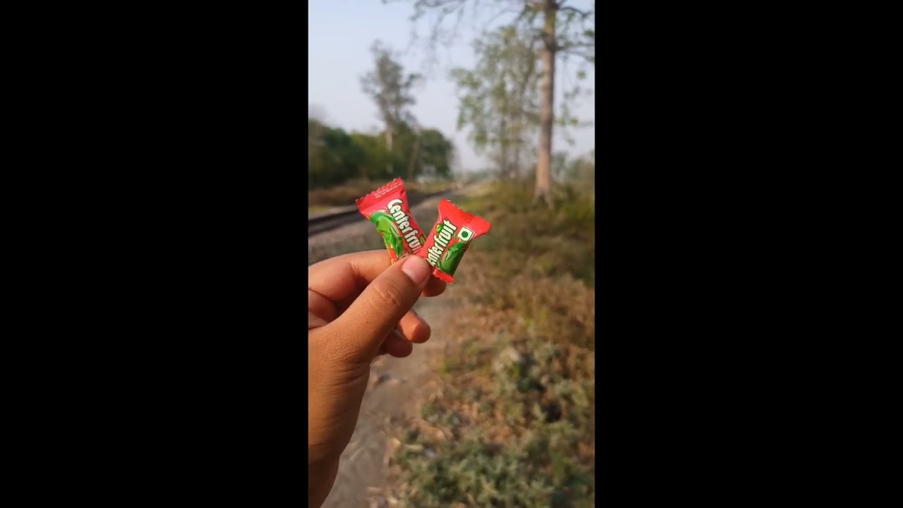 Chewingum ki ban gayi chutney | Train Vs Center fruit clash | ट्रेन vs सैंटर फ्रुट चेविंगम