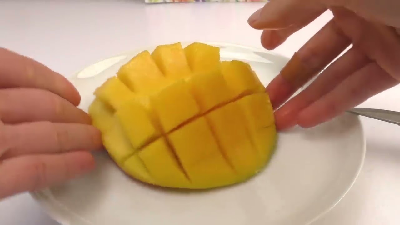 Come si taglia un mango? Il metodo migliore! / Tagliare un mango e servirlo / Facile e veloce