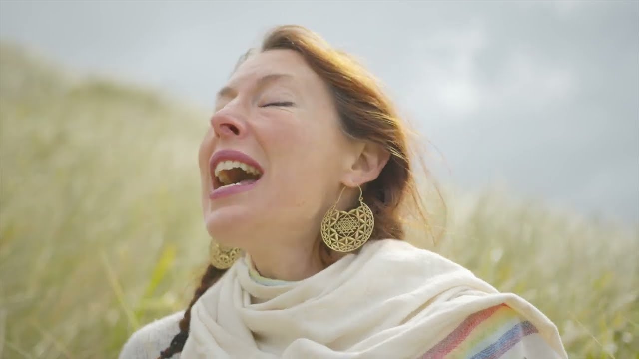 Julia Othmer - Genes Po Hebos - With or Without You (in Kernowek - Cornish) - U2