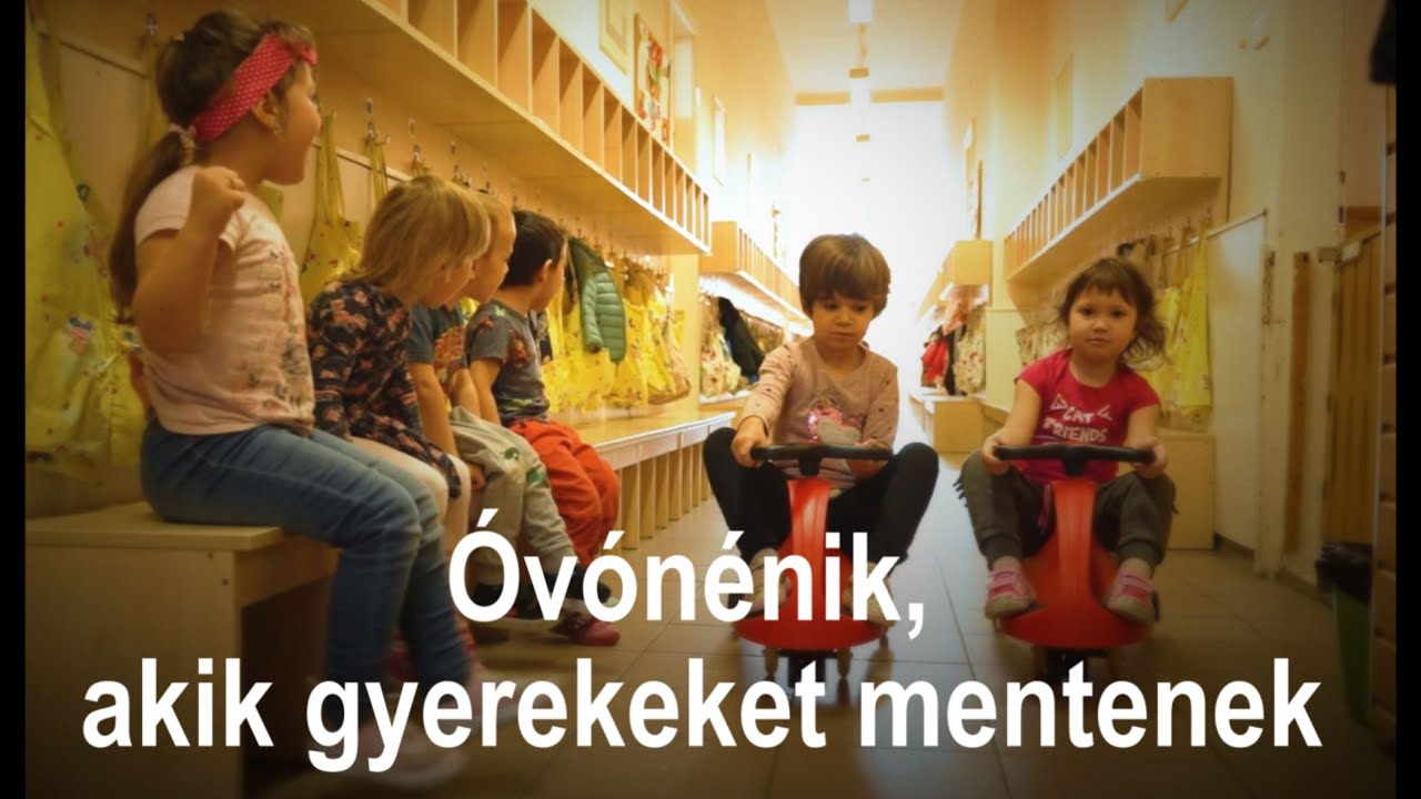 Óvónénik, akik gyerekeket mentenek