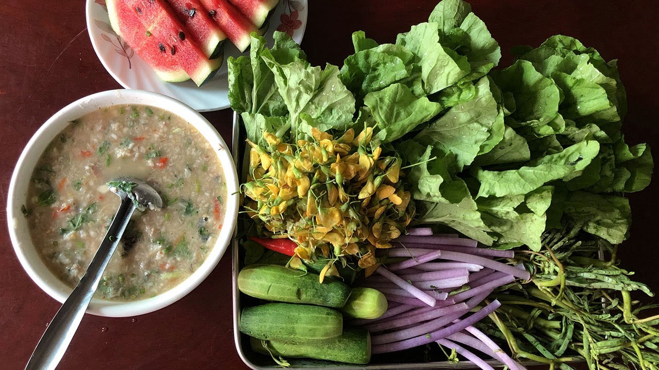 របៀបធ្វើទឹកគ្រឿងត្រីស្រែជាមួយបន្លែស្រស់ឆ្ងាញ់ណាស់ - Khmer Traditional Food