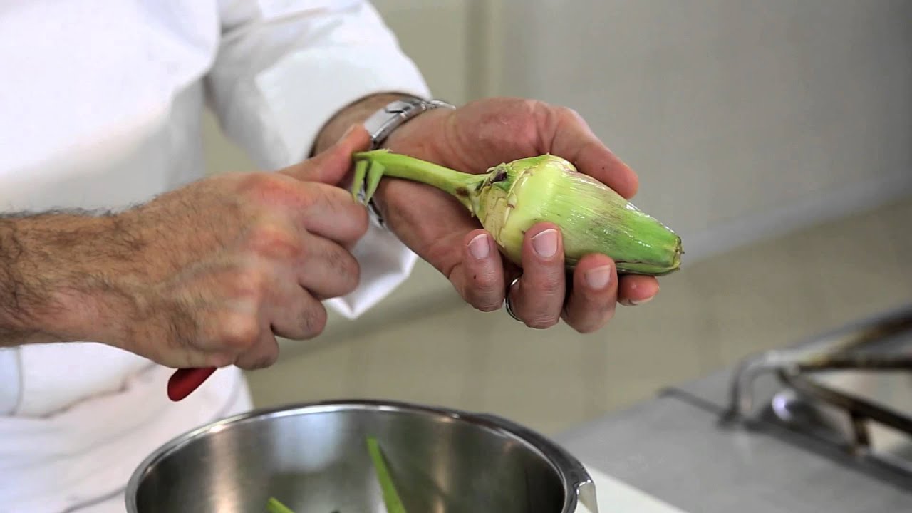 PULIRE I CARCIOFI