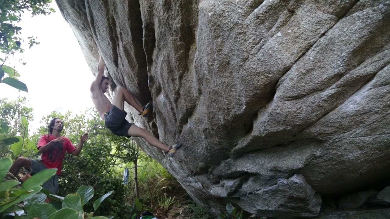 INCRIVEL HUCK V13/ 8B - FLORIANOPOLIS- BRASIL. PEDRO NICOLOSO. Escalada mais dif&iacute;cil da ilha.