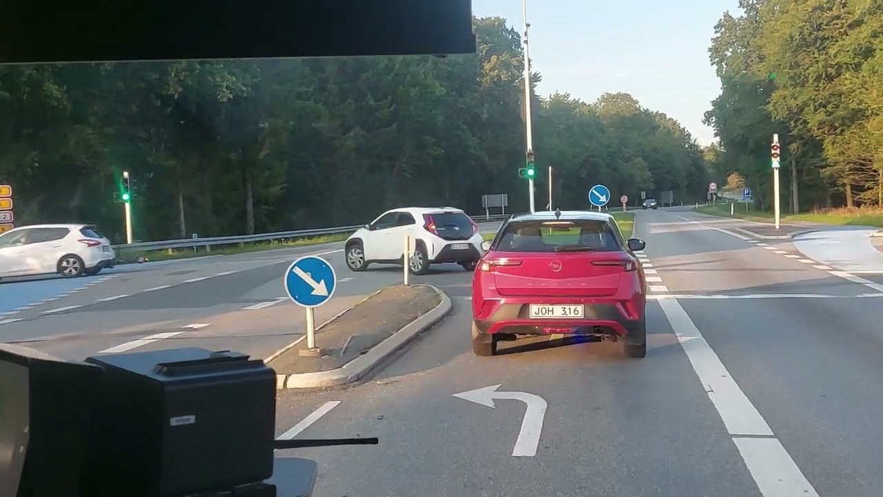 303 hele turen fra Hillerød til Hillerød via gadevang med bus 6457 en volvo